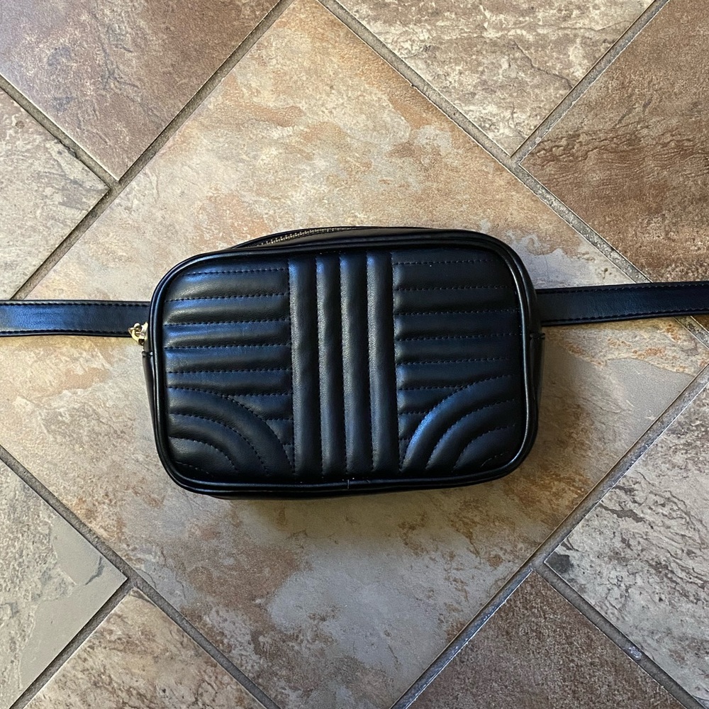 Forever 21 black fanny pack